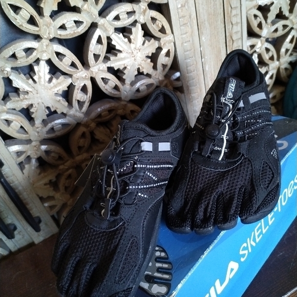FILA SKELE-TOES WOMEN'S SIZE 7 NEW IN BOX - Picture 5 of 8